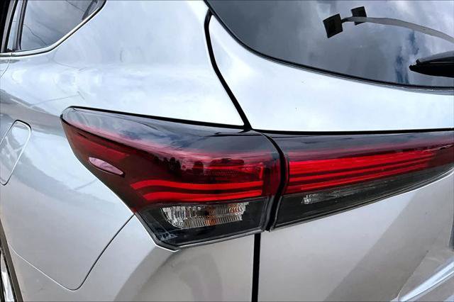Certified 2024 Toyota Highlander LE FWD image 28