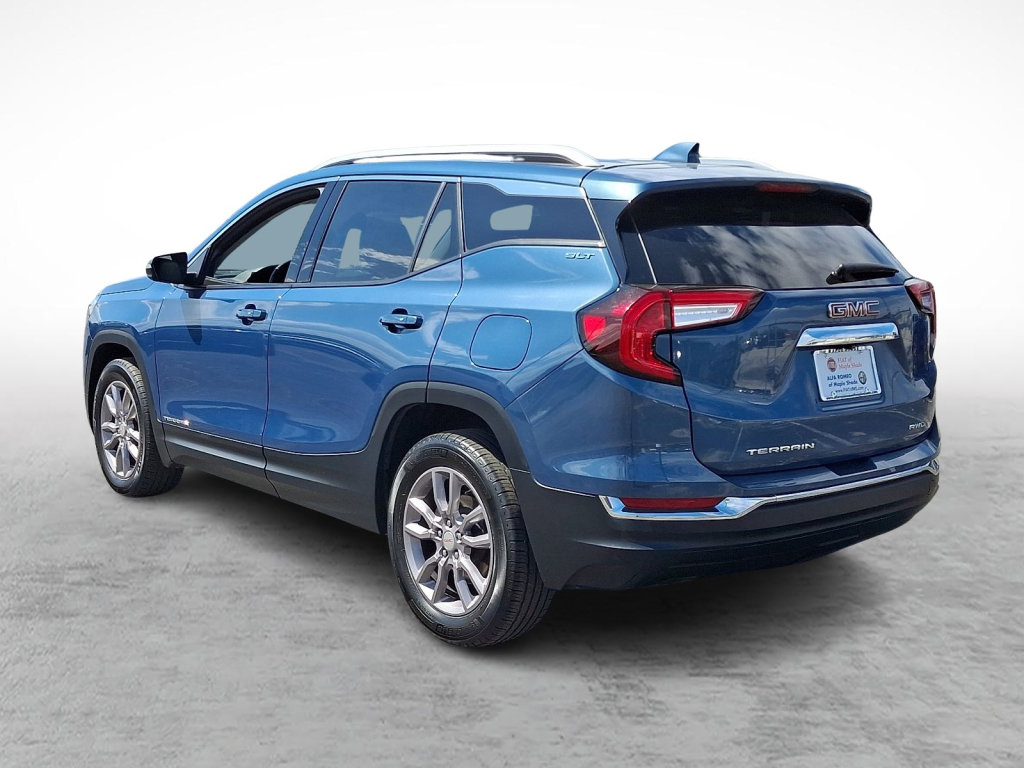 Used 2024 GMC Terrain SLT image 3