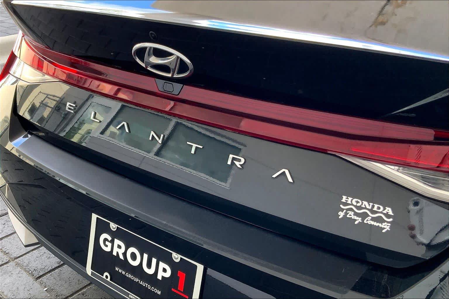 Used 2023 Hyundai Elantra SEL w/ Convenience Package FWD image 10