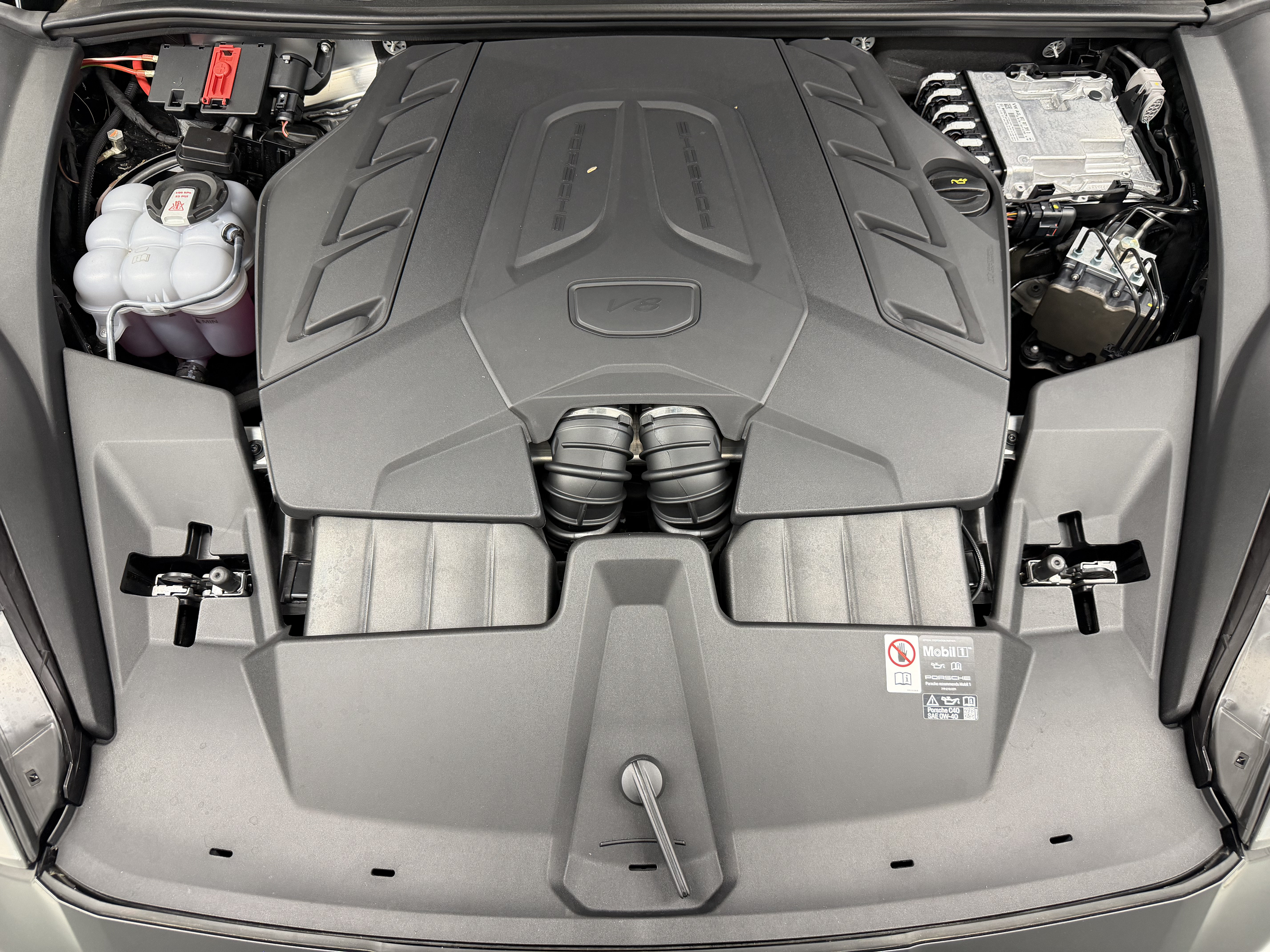 Certified 2025 Porsche Cayenne S AWD/4WD image 61