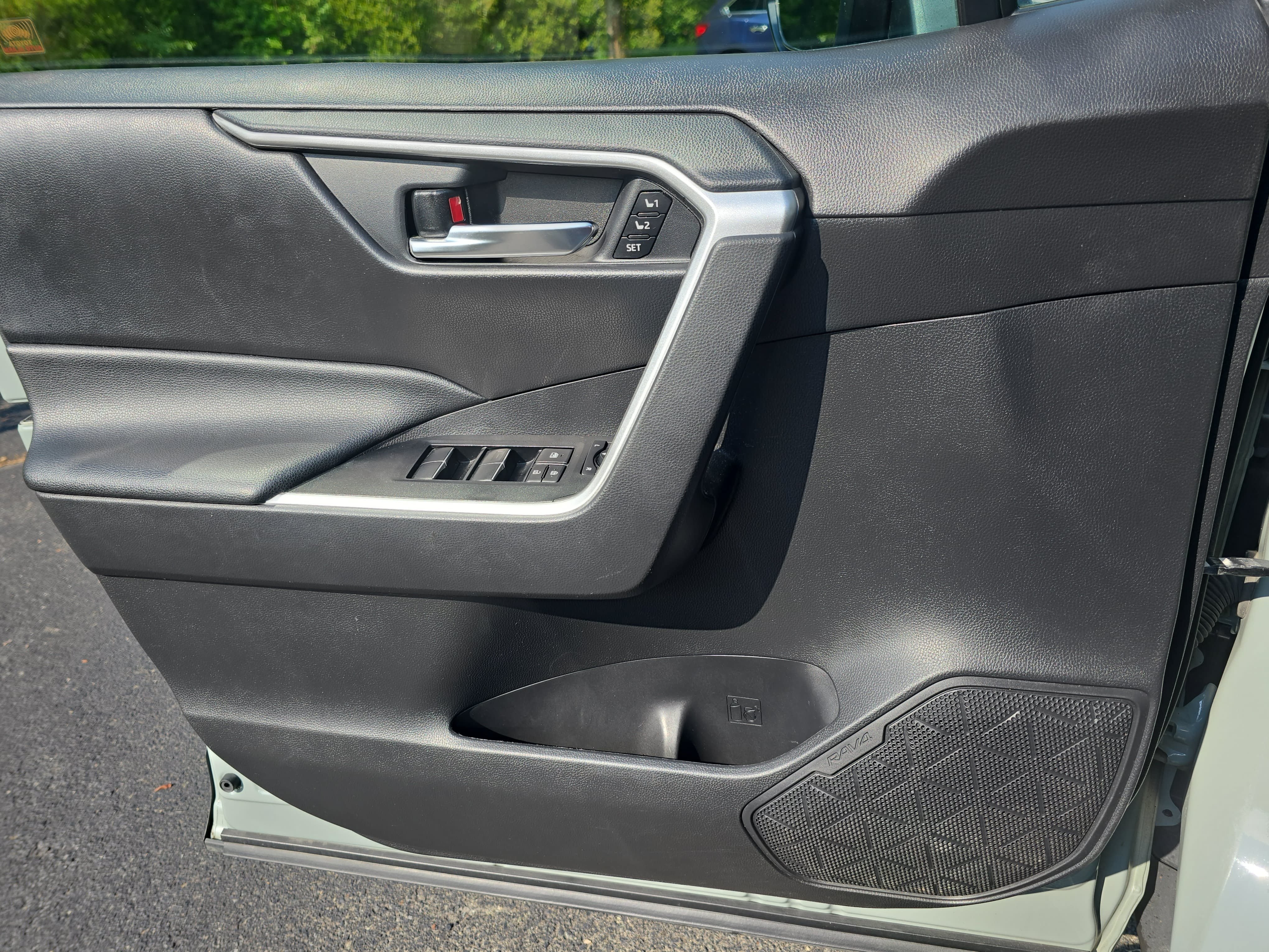 Used 2020 Toyota RAV4 XLE Premium AWD/4WD image 29