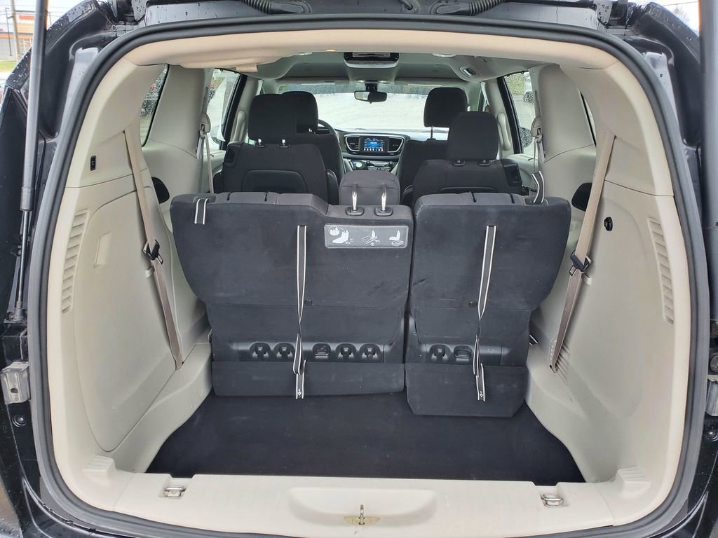 Used 2018 Chrysler Pacifica Touring Plus image 6