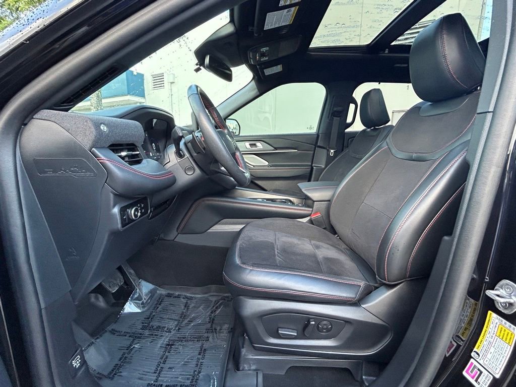 Used 2025 Ford Explorer ST image 11