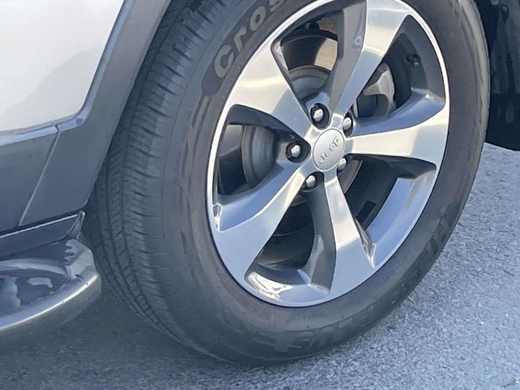 Used 2019 Jeep Cherokee Limited w/ Luxury Group image 21