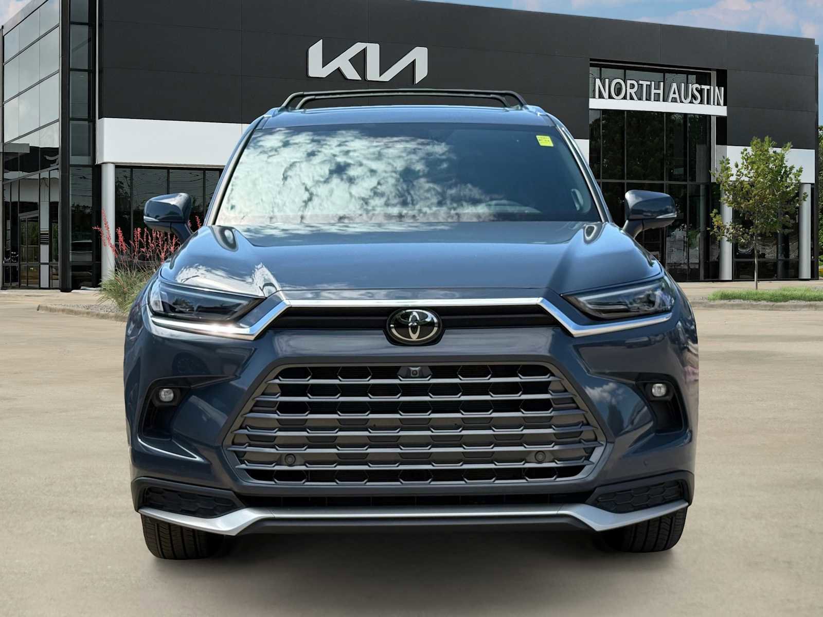Used 2025 Toyota Grand Highlander AWD Hybrid image 5