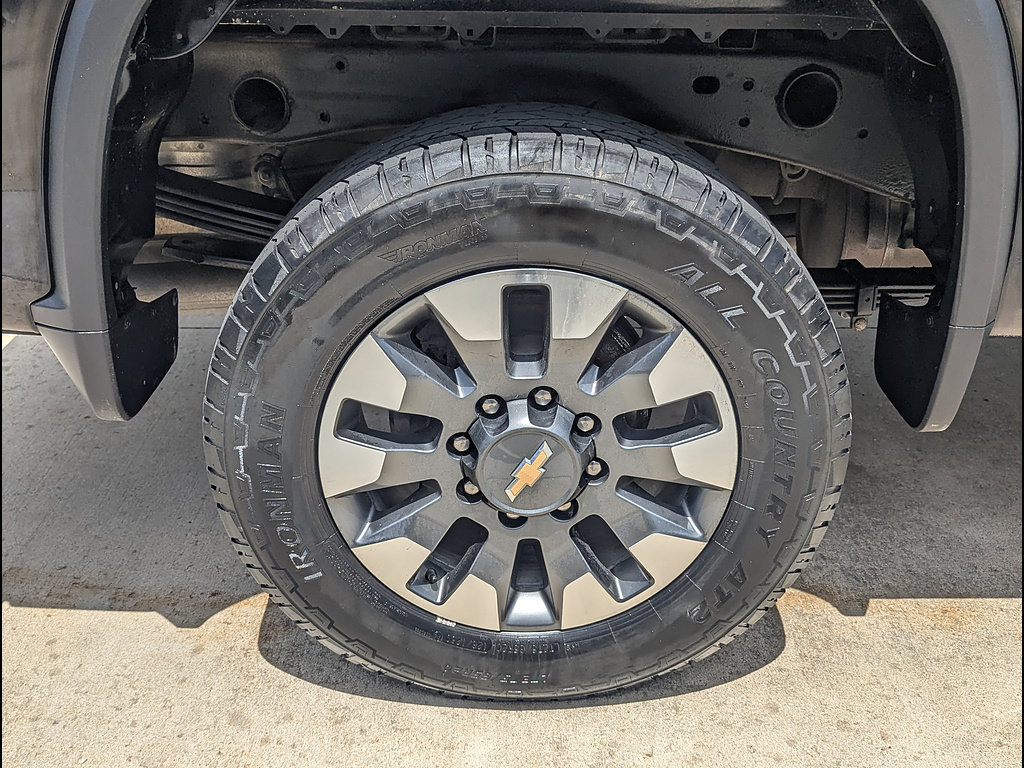 Used 2022 Chevrolet Silverado 2500 Custom w/ Custom Value Package AWD/4WD image 18