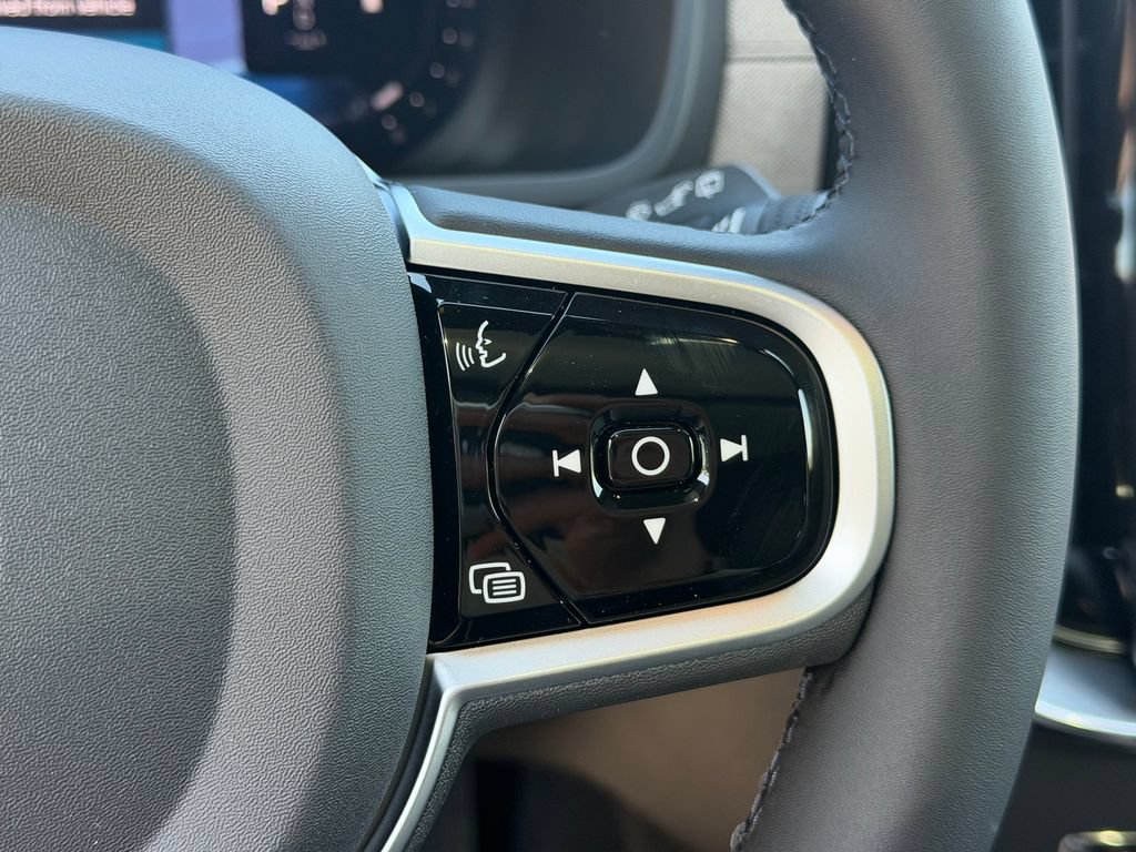 New 2026 Volvo XC90 B6 Plus w/ Protection Package Premier AWD/4WD image 19