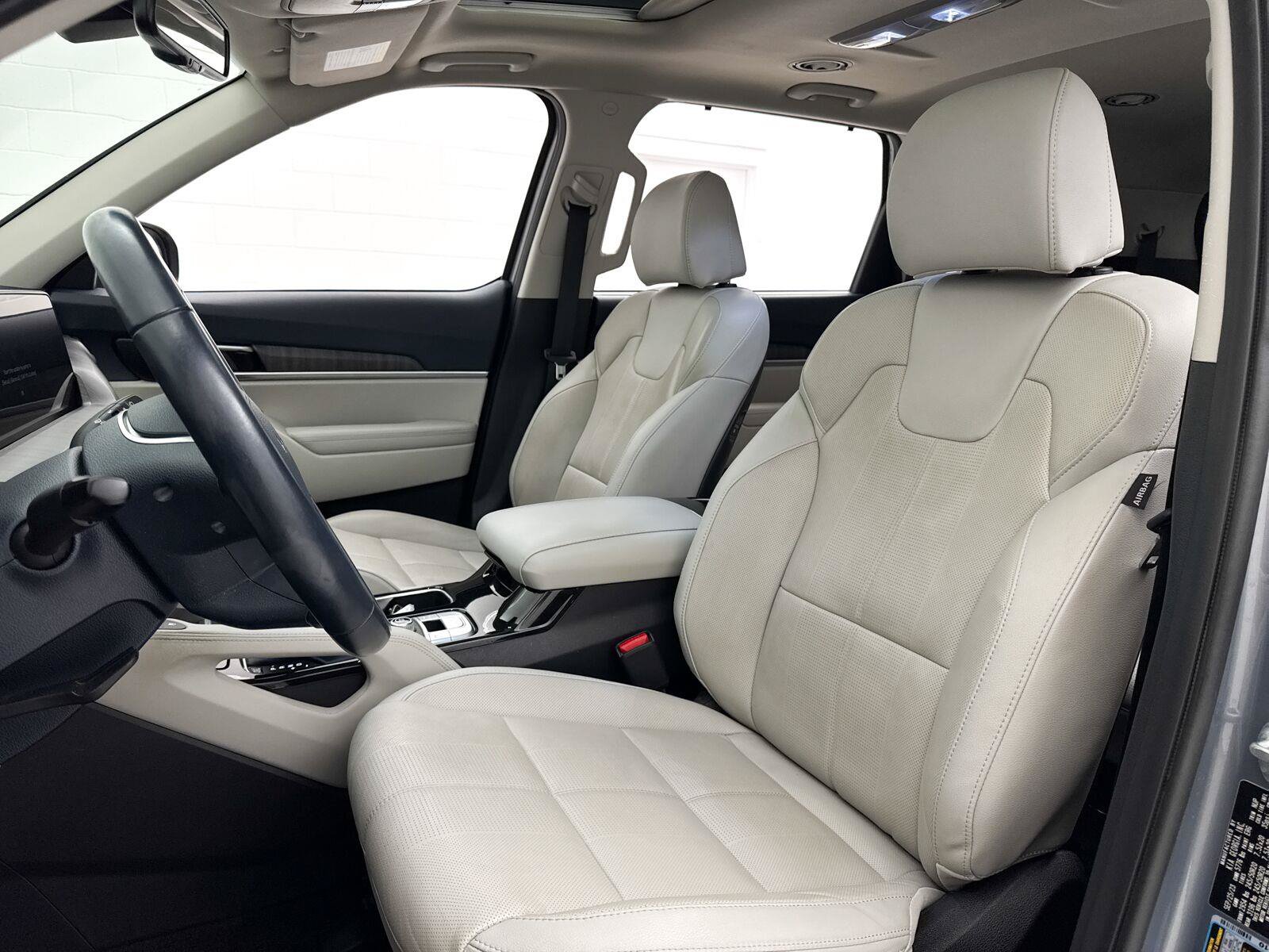 Used 2024 Kia Telluride EX w/ EX Captain's Chair Package FWD image 22