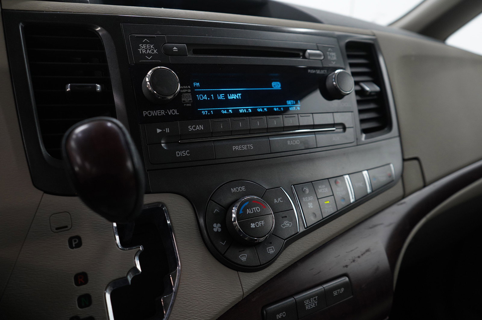 Used 2012 Toyota Sienna XLE image 20