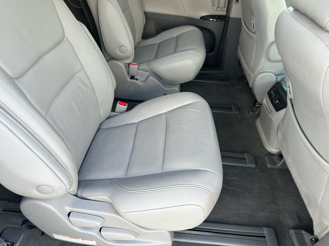 Used 2018 Toyota Sienna XLE w/ XLE Navigation Package AWD/4WD image 23