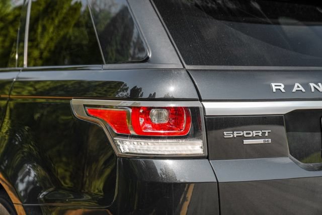Used 2017 Land Rover Range Rover Sport SE AWD/4WD image 16