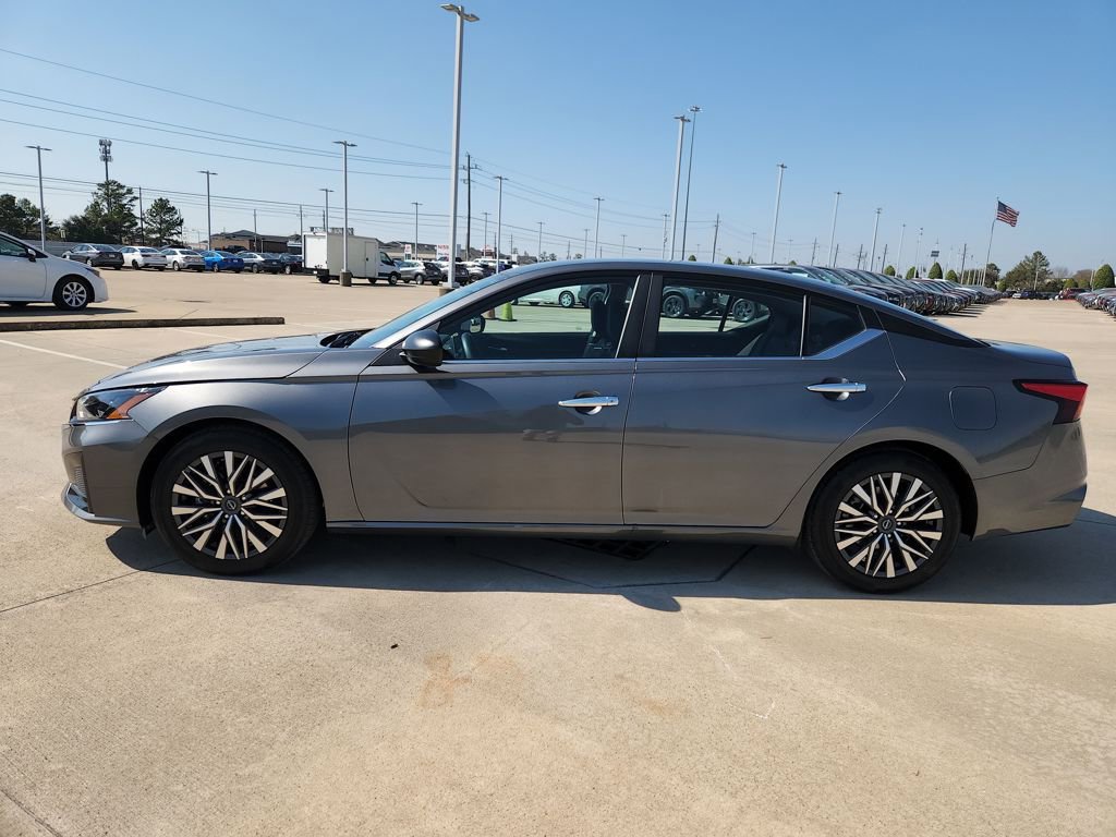 Used 2025 Nissan Altima 2.5 SV image 8