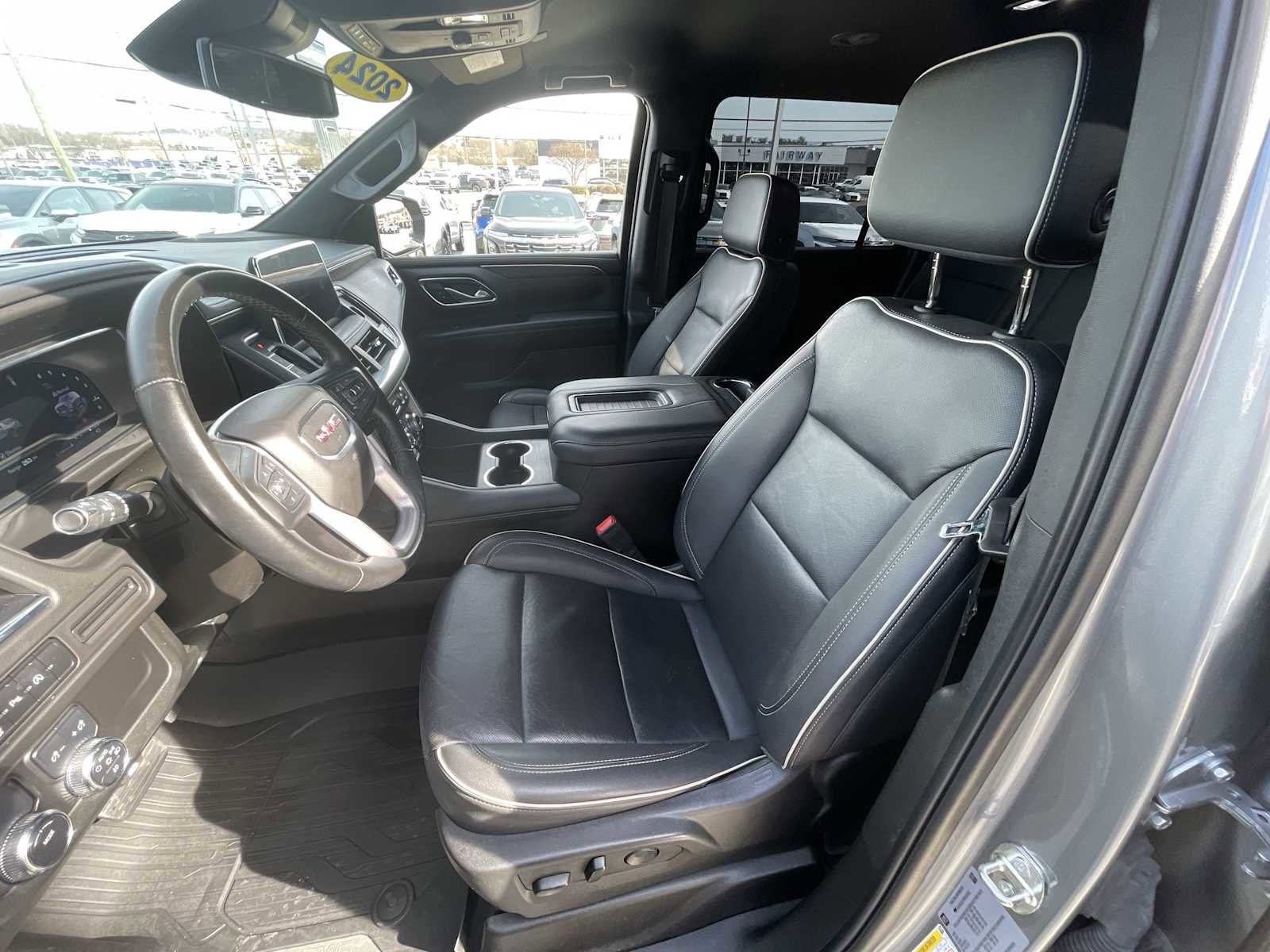 Used 2024 GMC Yukon XL SLT image 19