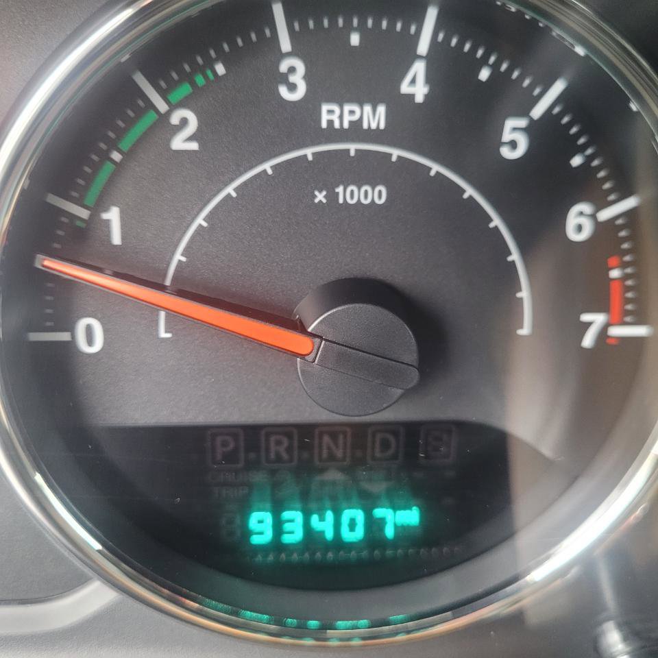 Used 2017 Jeep Wrangler Unlimited Sahara w/ Connectivity Group image 15