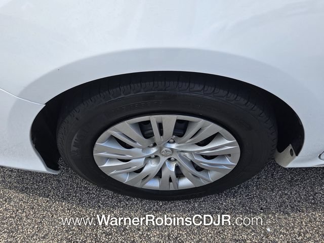 Used 2014 Toyota Camry LE FWD image 18