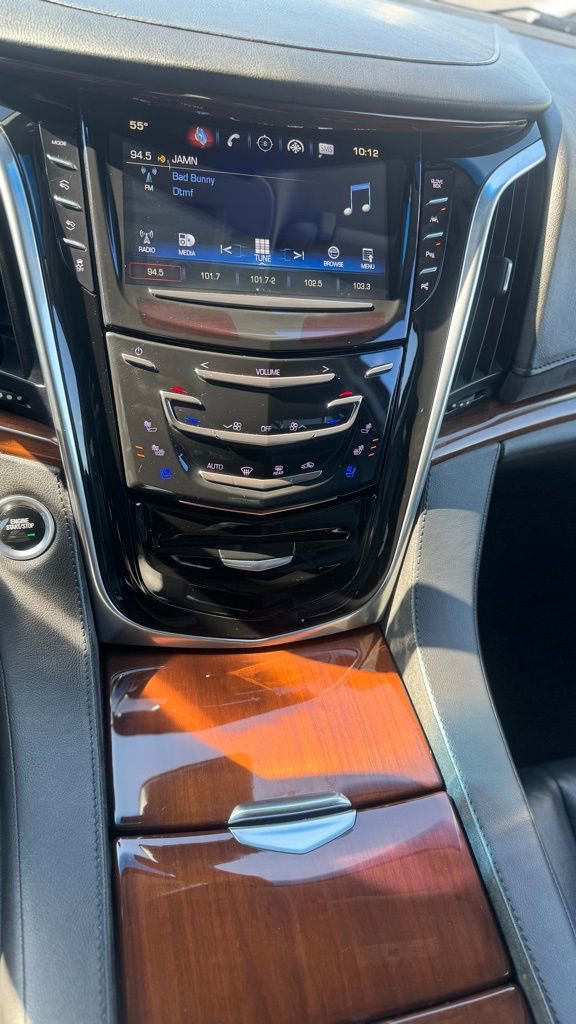Used 2019 Cadillac Escalade Luxury w/ LPO, Radiant Package image 14
