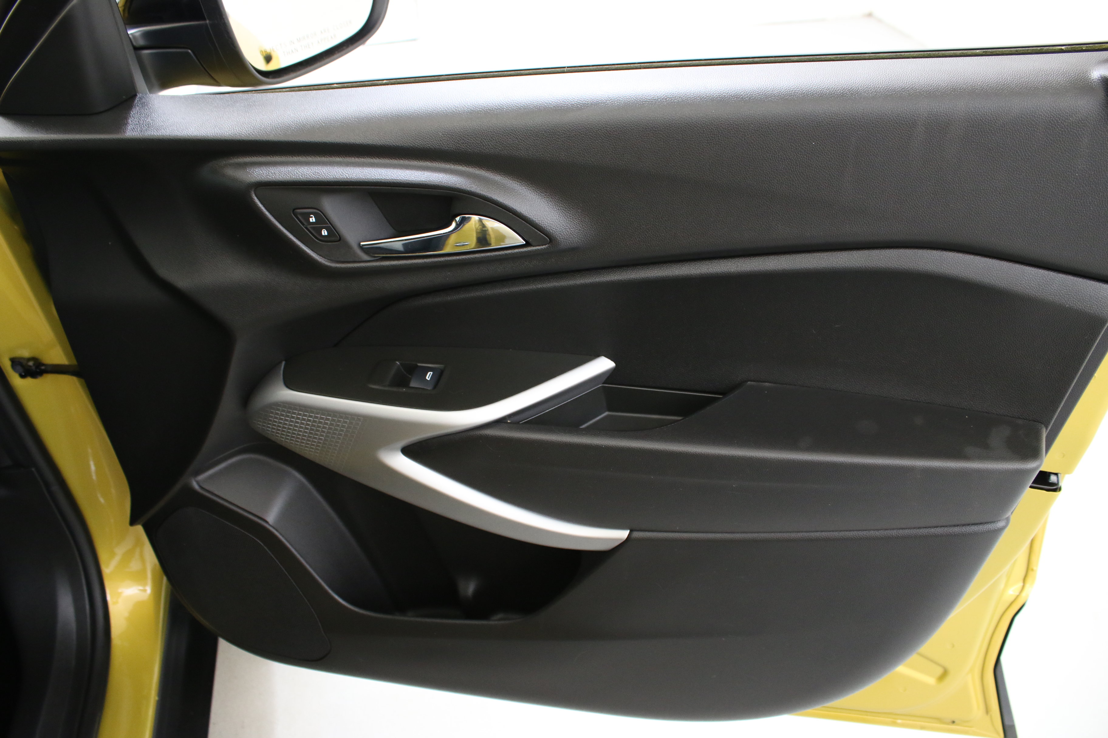 Certified 2024 Chevrolet Trax RS w/ Sunroof Package FWD image 31