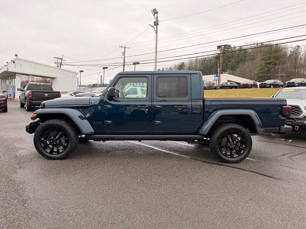 Used 2025 Jeep Gladiator Sport image 3