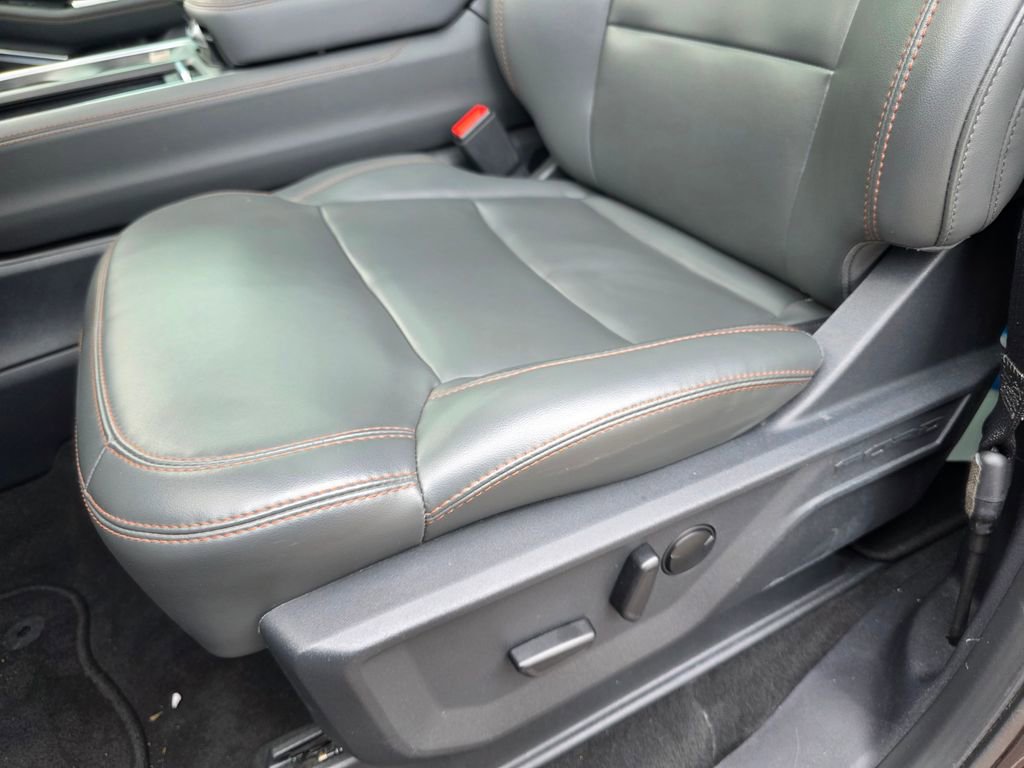 Used 2025 Ford Expedition Active AWD/4WD image 12
