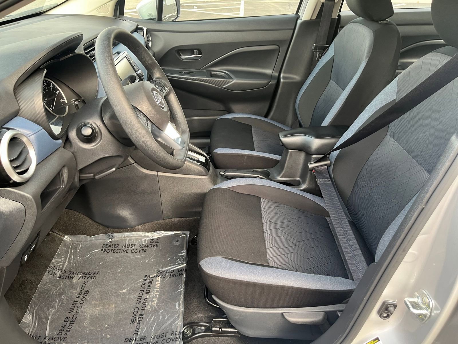 Used 2025 Nissan Versa SV FWD image 27