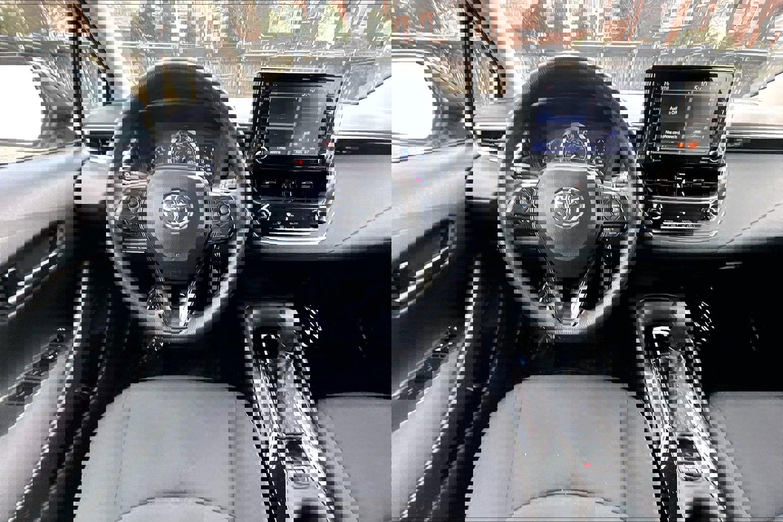 Used 2022 Toyota Corolla LE image 5