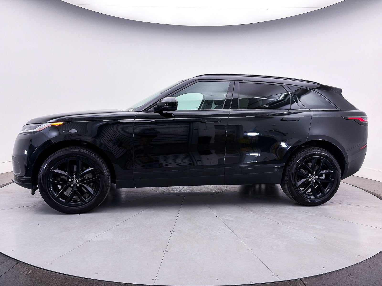 Used 2024 Land Rover Range Rover Velar S AWD/4WD image 42