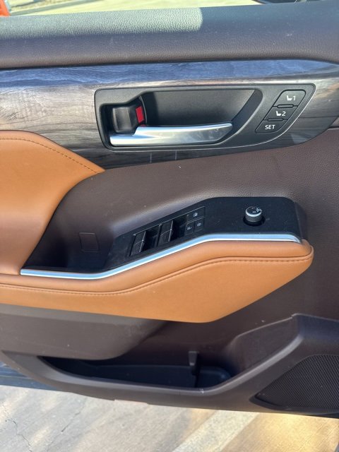 Used 2020 Toyota Highlander Platinum image 5