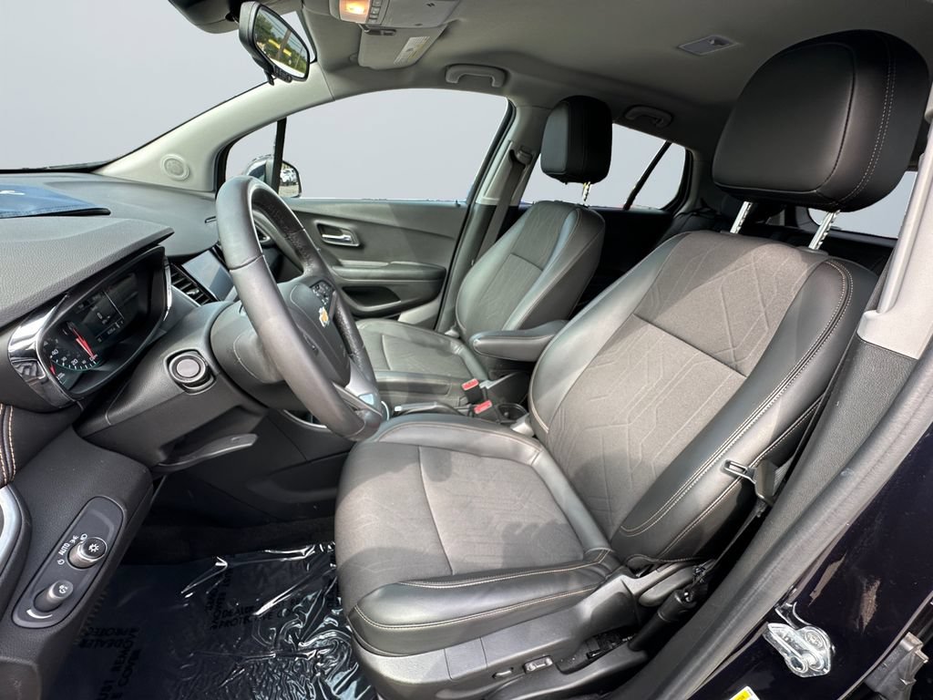 Used 2022 Chevrolet Trax LT w/ LT Convenience Package AWD/4WD image 9