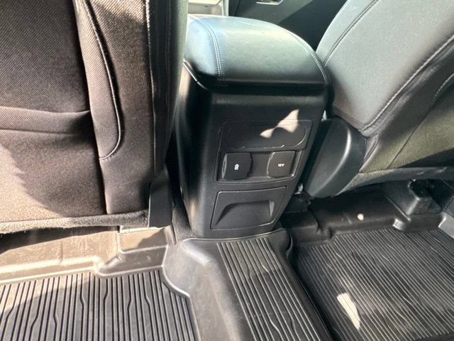 Used 2023 Ford Explorer XLT AWD/4WD image 15