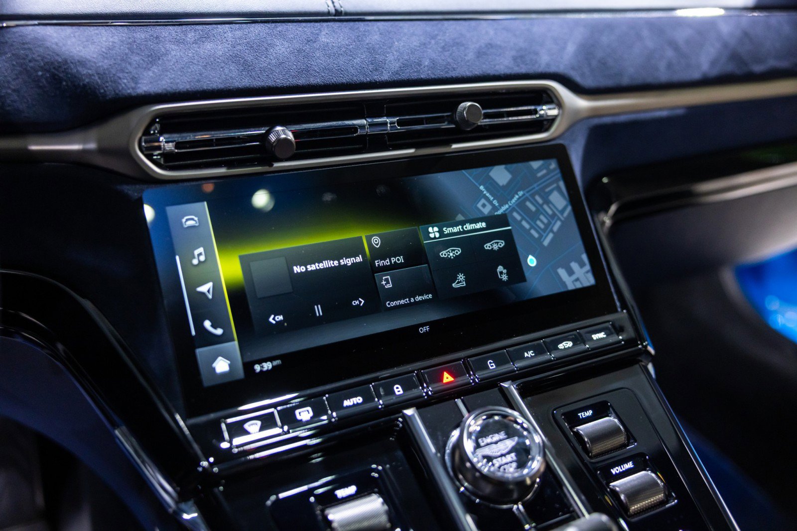 Used 2025 Aston Martin V8 Vantage Coupe image 39