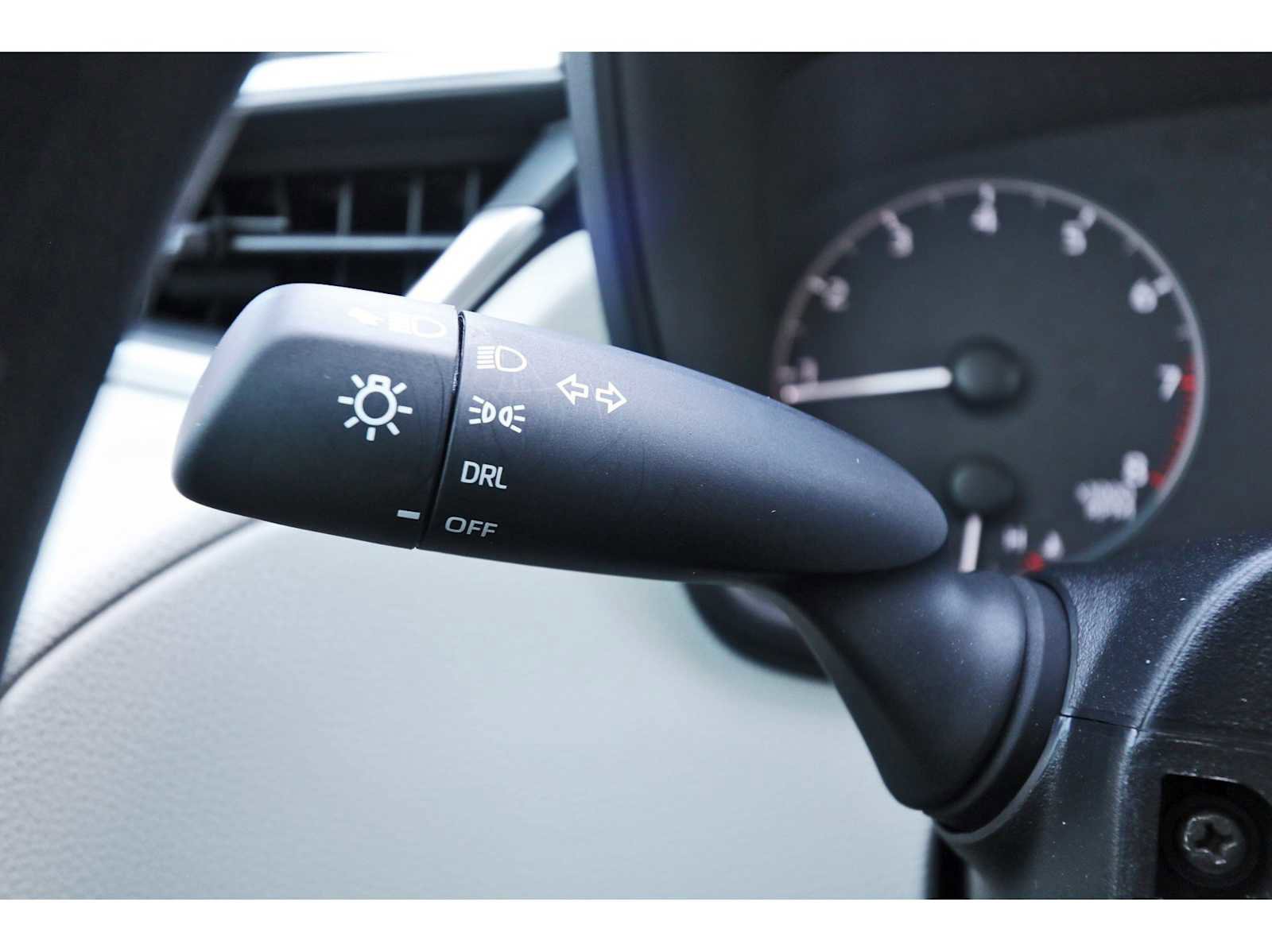 Used 2025 Toyota Corolla Cross L image 17