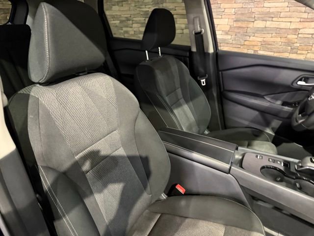 Certified 2025 Nissan Rogue SV image 31
