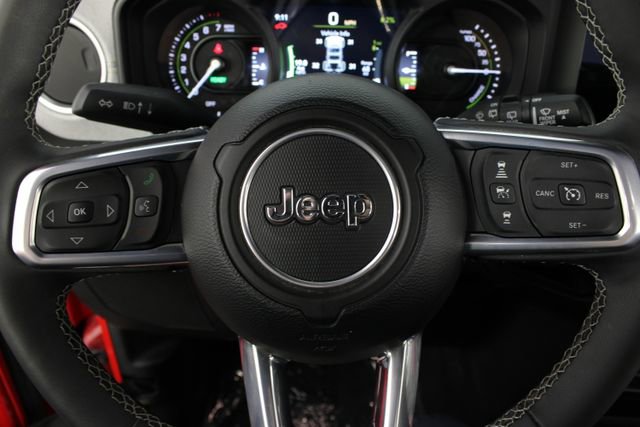 Used 2025 Jeep Wrangler Unlimited Sahara w/ Safety Group AWD/4WD image 12