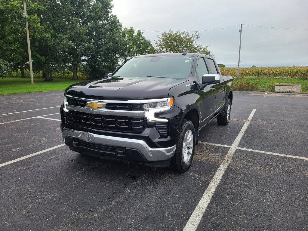 Used 2024 Chevrolet Silverado 1500 LT AWD/4WD image 3