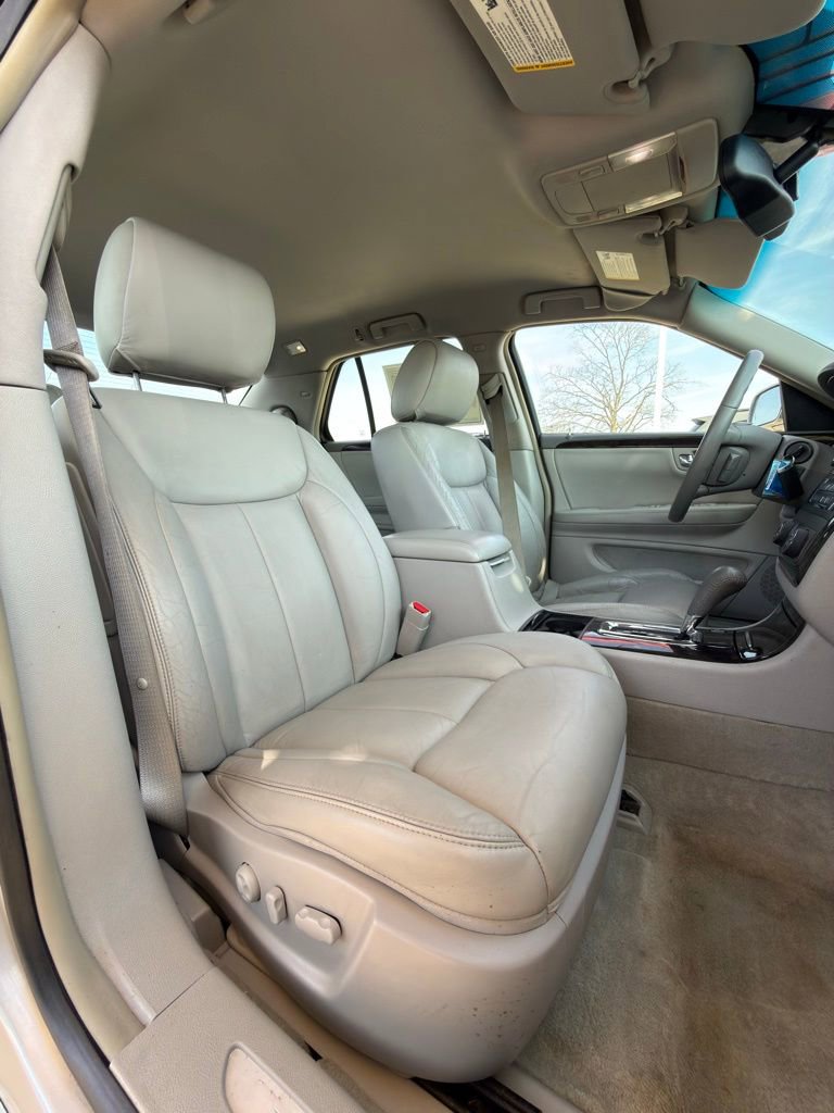 Used 2009 Cadillac DTS w/ Trunk Convenience Package FWD image 31