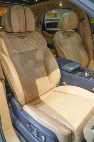Used 2017 Bentley Bentayga image 21