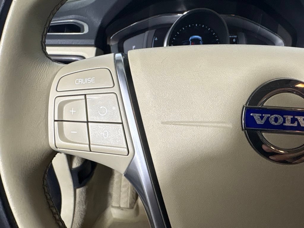 Used 2016 Volvo XC70 T5 Premier w/ Proximity Package AWD/4WD image 18