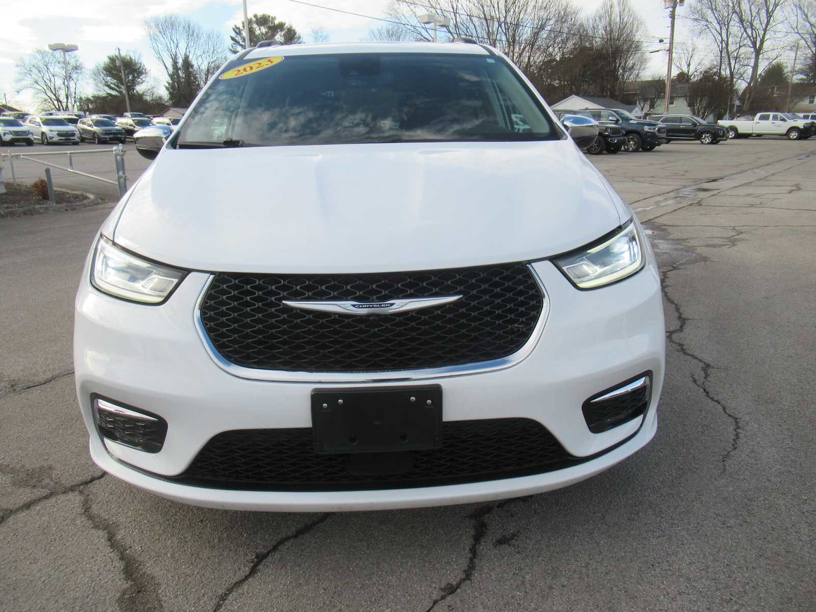 Used 2023 Chrysler Pacifica Limited image 11