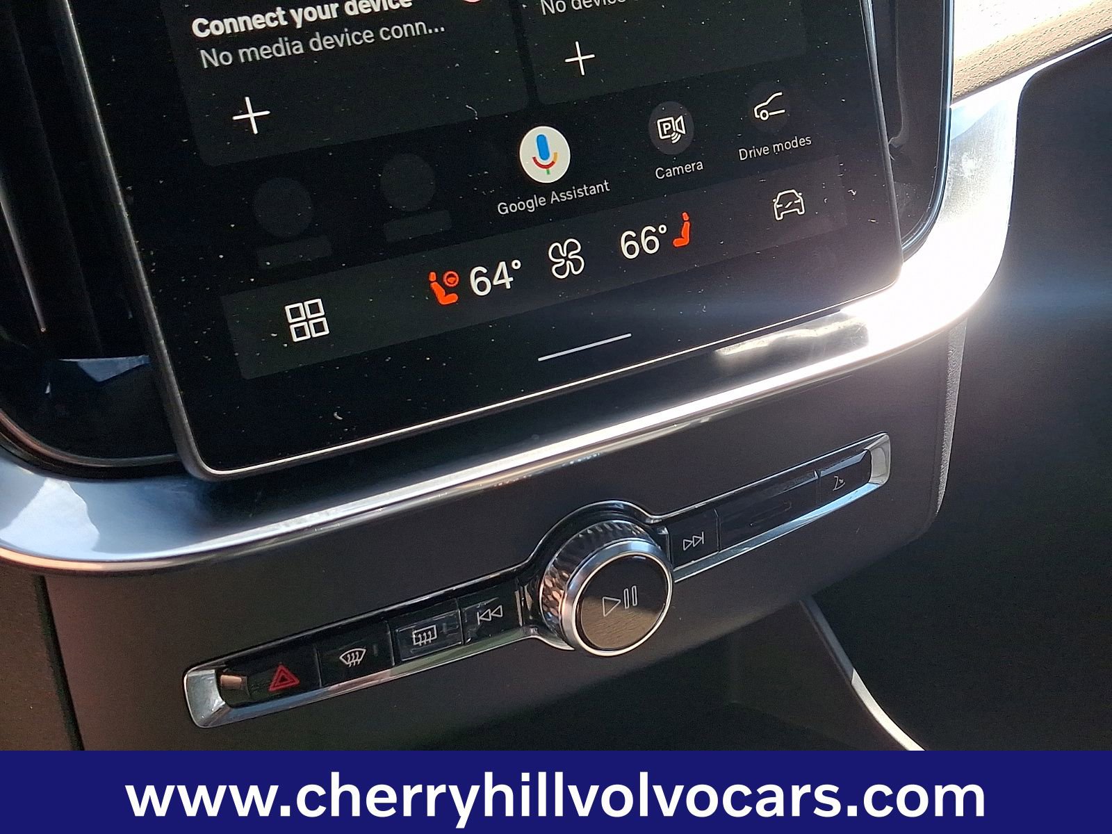 Certified 2025 Volvo XC90 B6 Core image 17