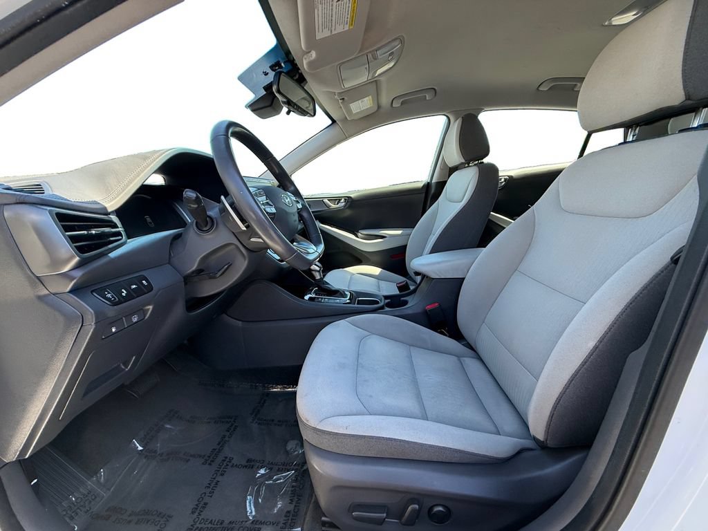 Used 2022 Hyundai Ioniq SE FWD image 9