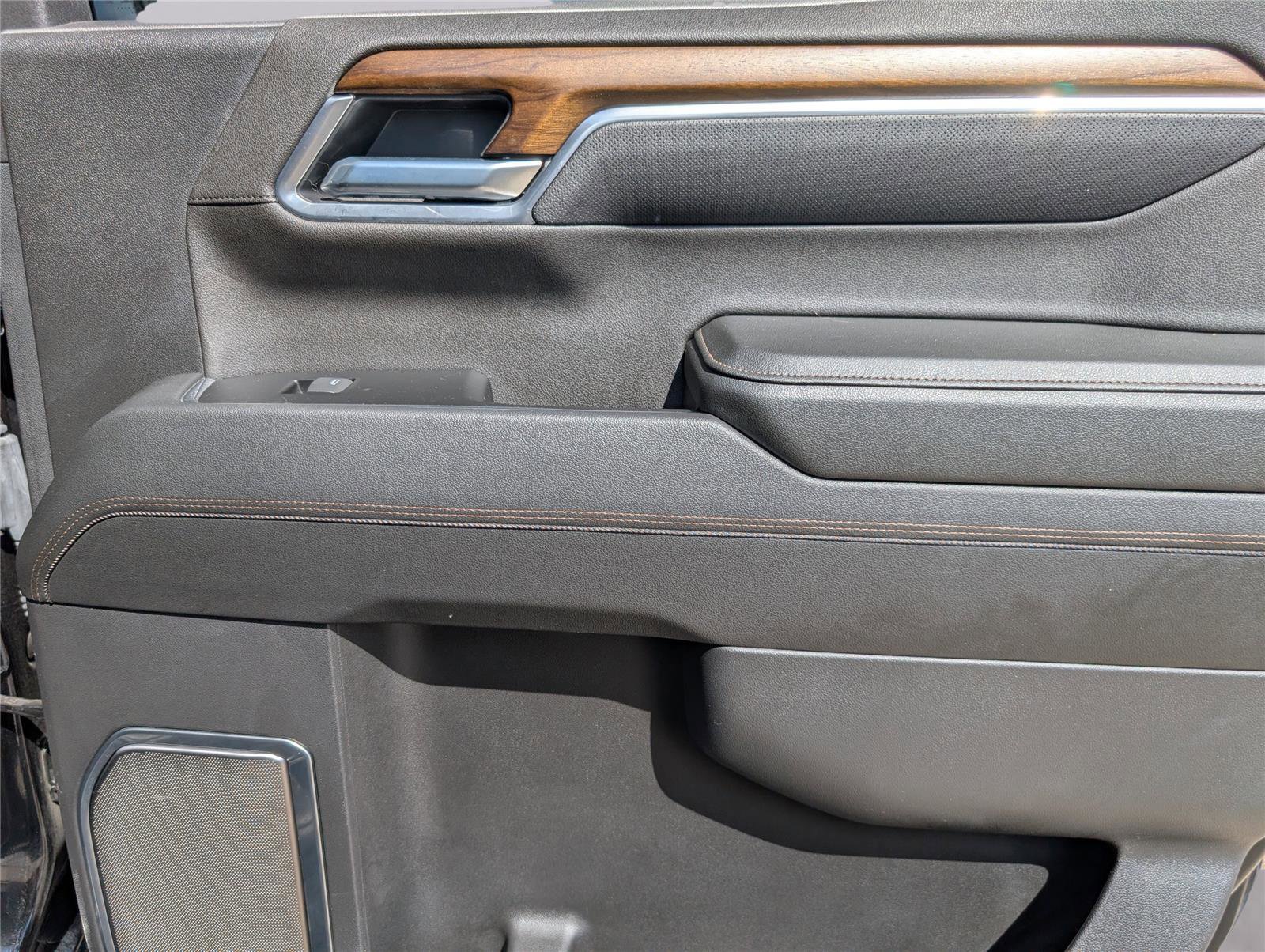 Used 2025 Chevrolet Silverado 1500 High Country w/ Technology Package AWD/4WD image 38