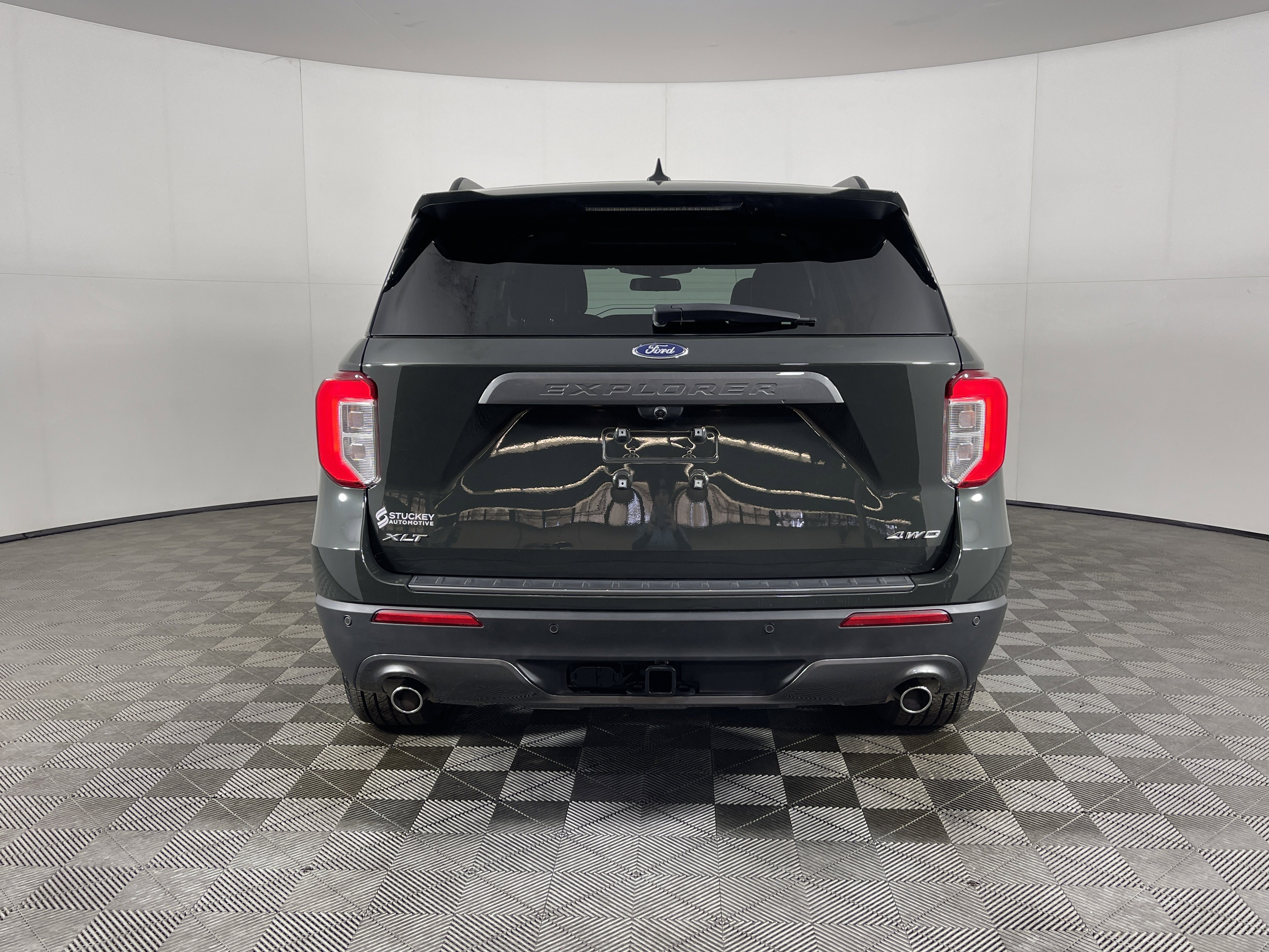 Used 2022 Ford Explorer XLT w/ Equipment Group 202A image 4