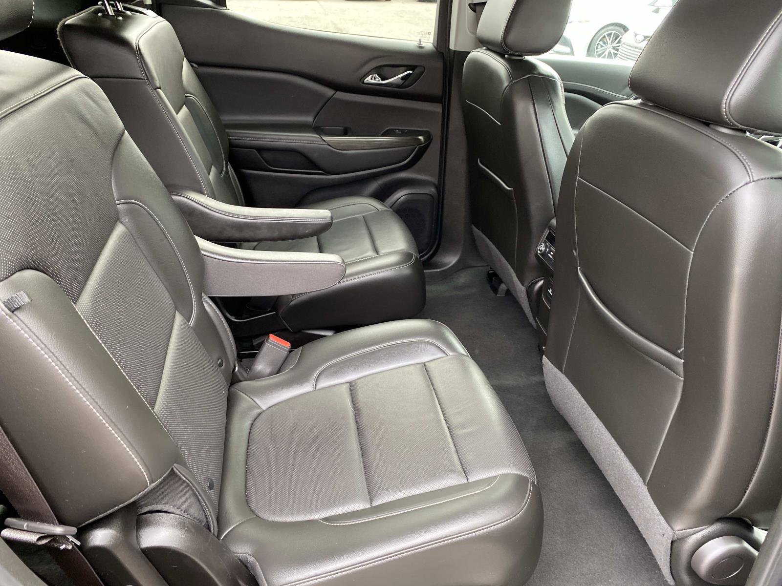 Used 2023 GMC Acadia SLT image 25