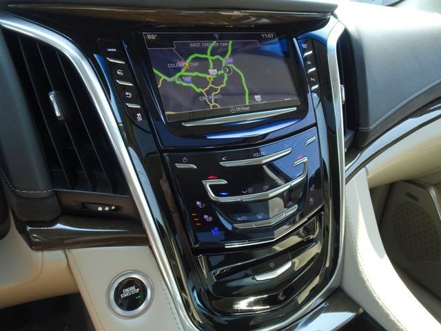 Used 2019 Cadillac Escalade Luxury AWD/4WD image 17