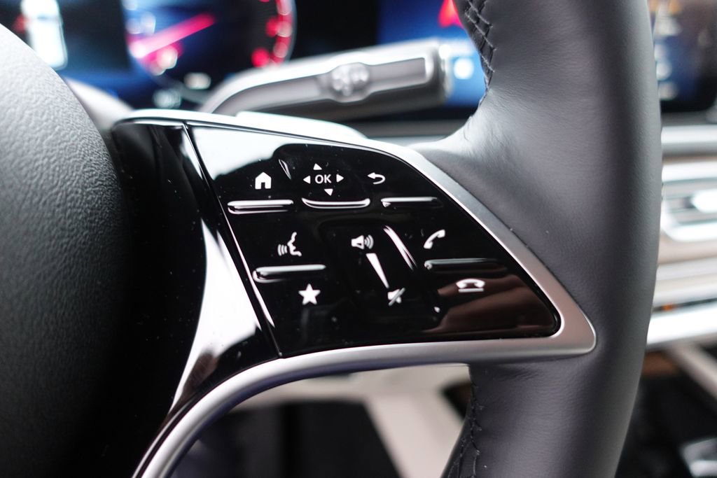 Used 2025 Mercedes-Benz GLS 450 4MATIC image 14