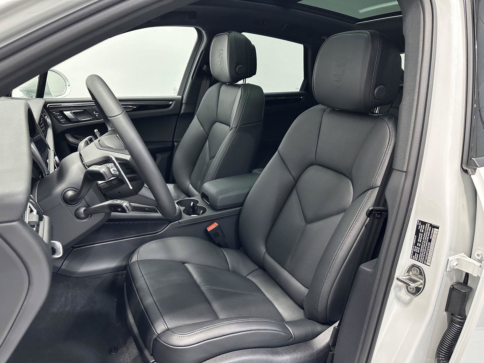 New 2026 Porsche Macan AWD/4WD image 5