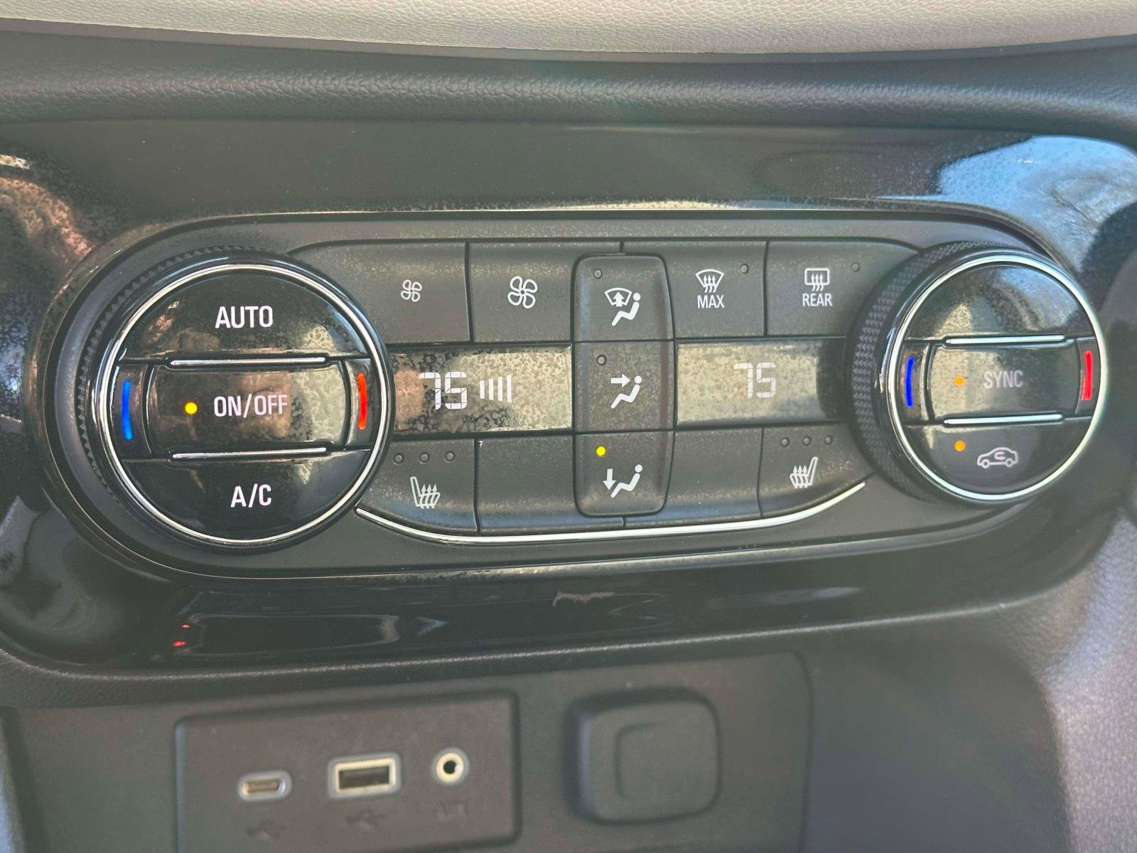 Used 2021 Buick Encore GX Select image 27