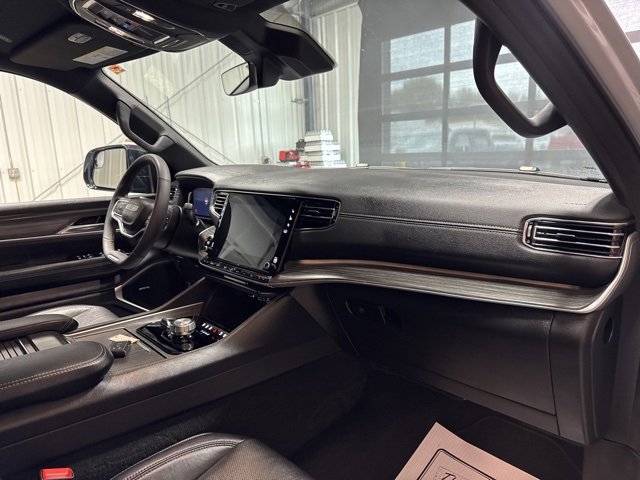 Used 2024 Jeep Wagoneer L Series II image 31