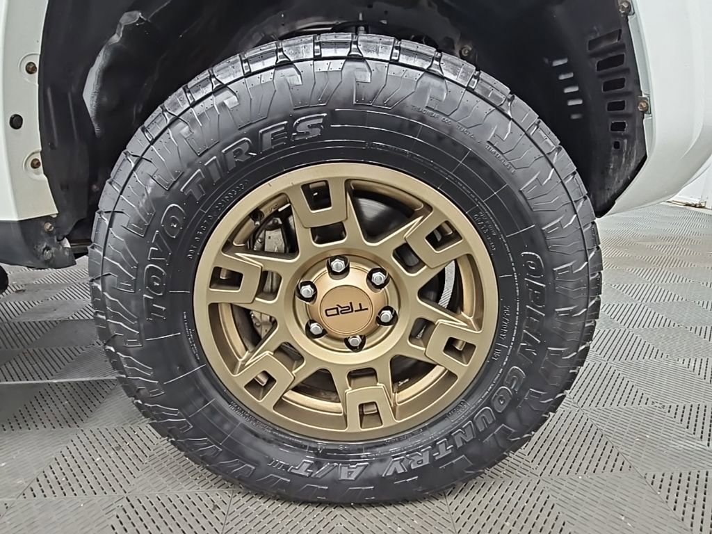 Used 2020 Toyota 4Runner SR5 image 46