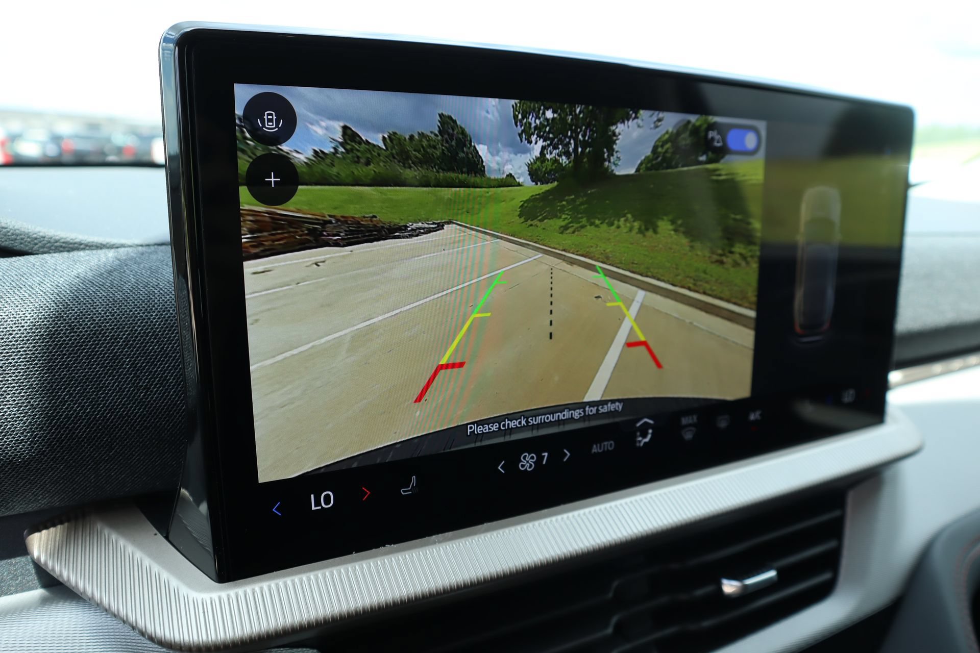 New 2026 Ford Explorer Active RWD image 8